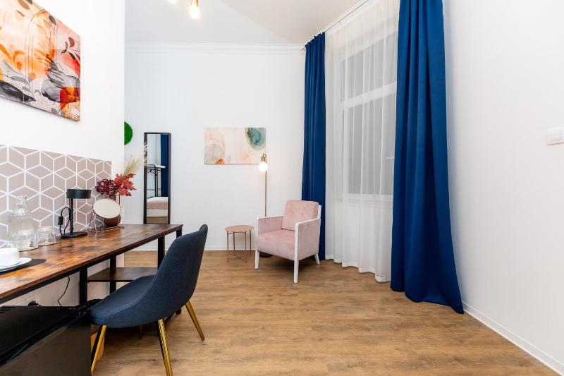 Adagio Downtown Rooms - image 12