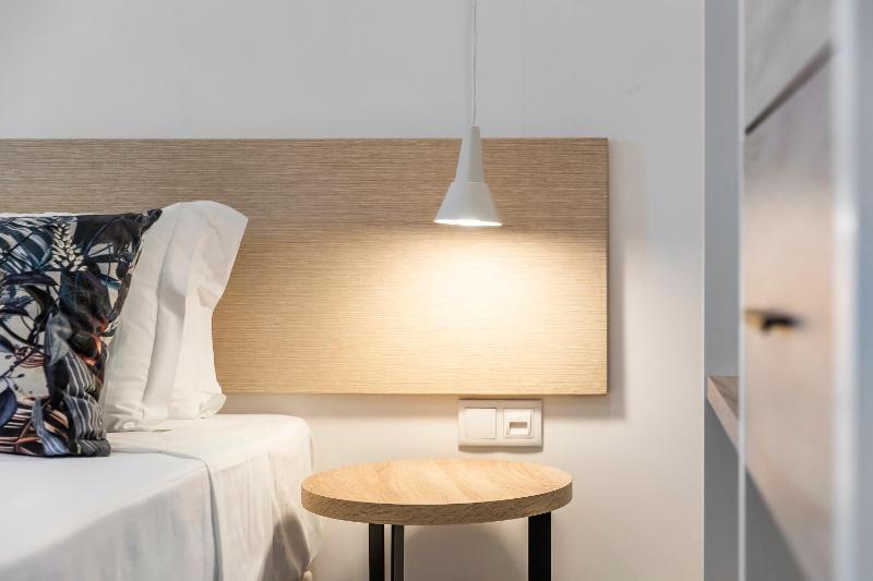 One-Bedroom Apartment image 4