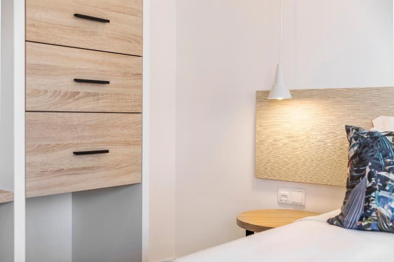 Sea View Deluxe One-Bedroom Apartment image 2