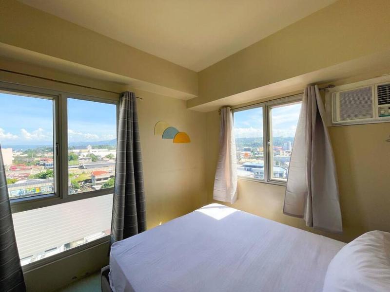 Centrio Tower 1BR Wifi & Netflix - image 14