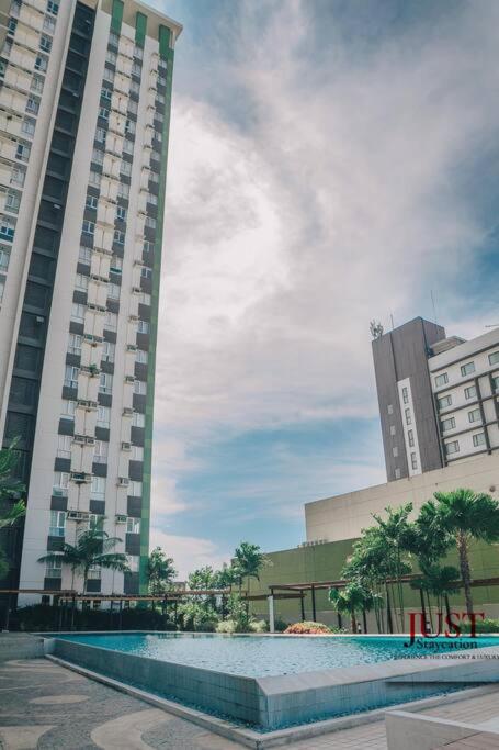 Centrio Tower 1BR Wifi & Netflix - image 19