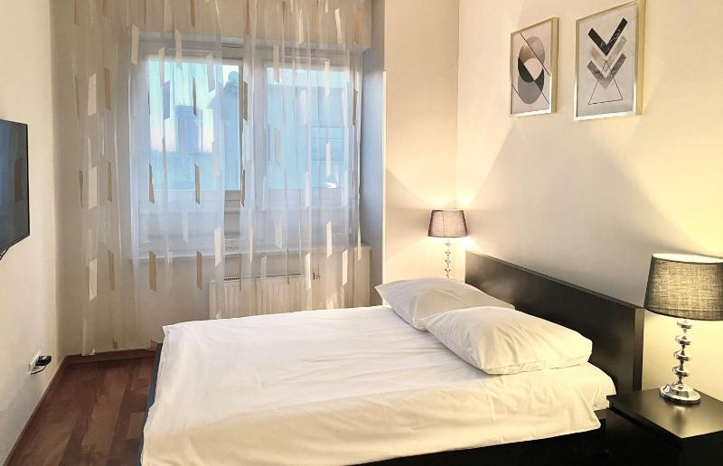  Deluxe Two-Bedroom Apartment image 3