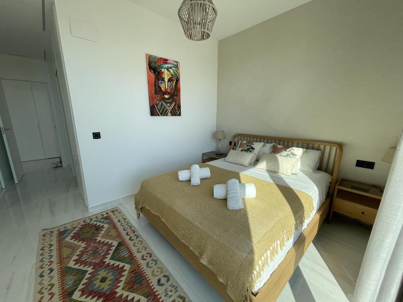 Luxury Sea View Penthouse by United Renters - image 10