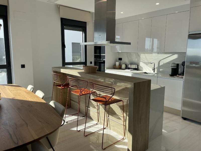 Luxury Sea View Penthouse by United Renters - image 4