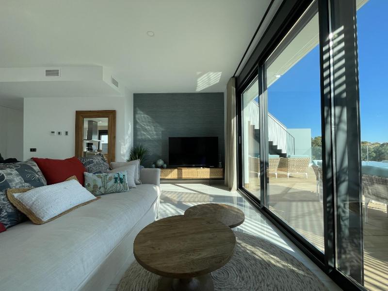 Luxury Sea View Penthouse by United Renters - image 47