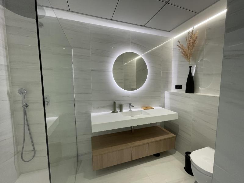 Luxury Sea View Penthouse by United Renters - image 34
