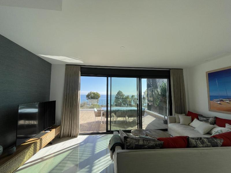 Luxury Sea View Penthouse by United Renters - image 17