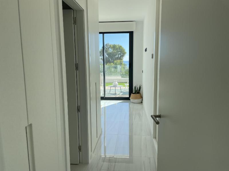 Luxury Sea View Apartment by United Renters - image 16