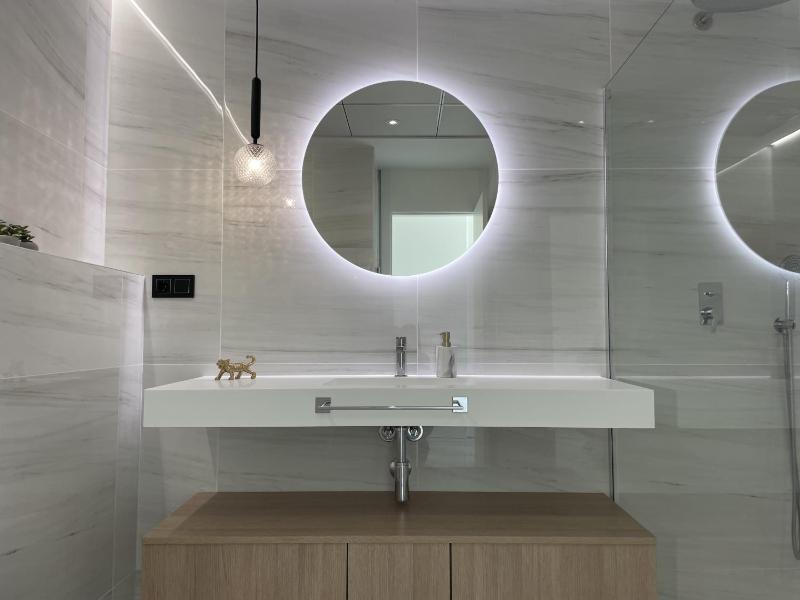 Luxury Sea View Apartment by United Renters - image 40