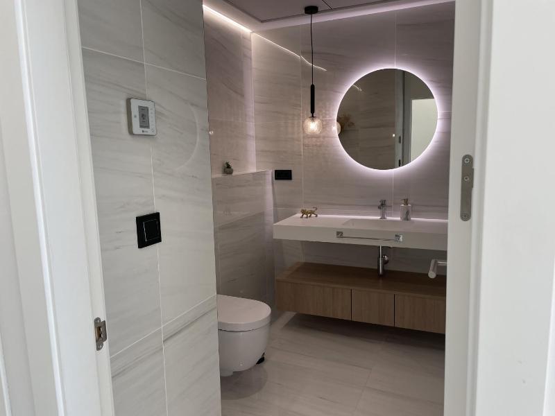 Luxury Sea View Apartment by United Renters - image 41