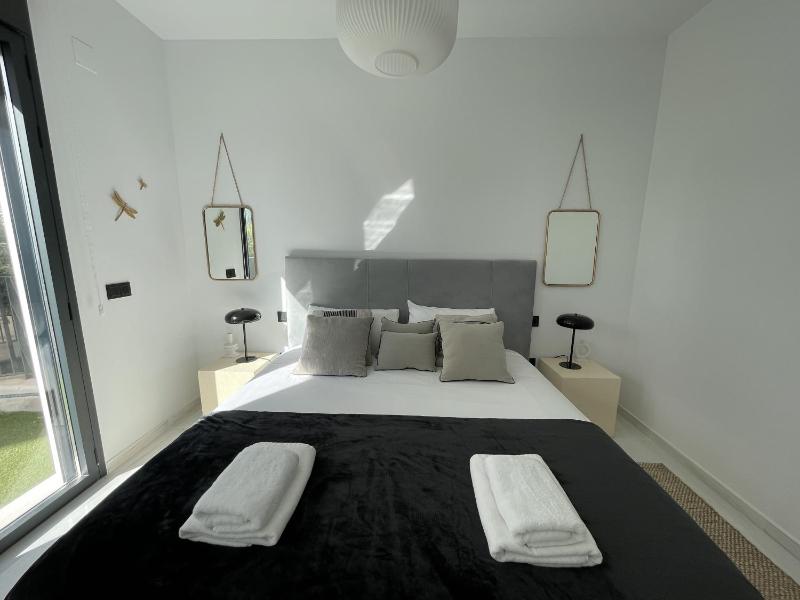 Luxury Sea View Apartment by United Renters - image 43