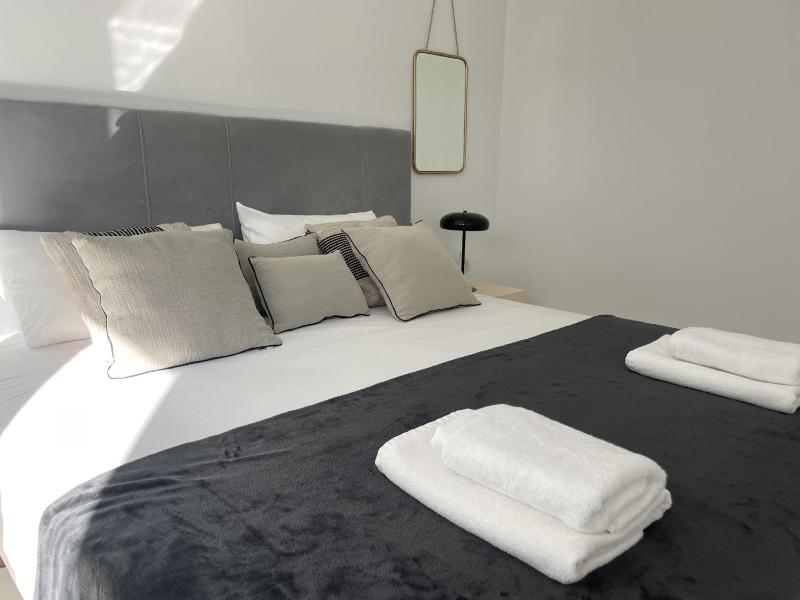 Luxury Sea View Apartment by United Renters - image 3