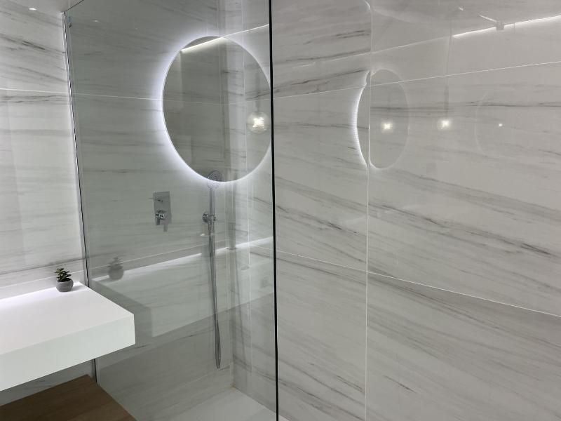Luxury Sea View Apartment by United Renters - image 13