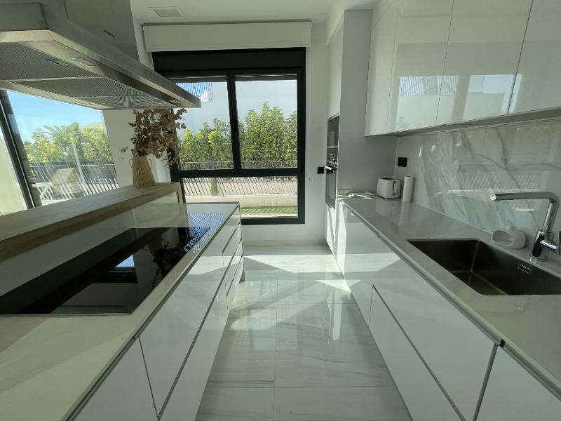 Luxury Sea View Apartment by United Renters - image 4