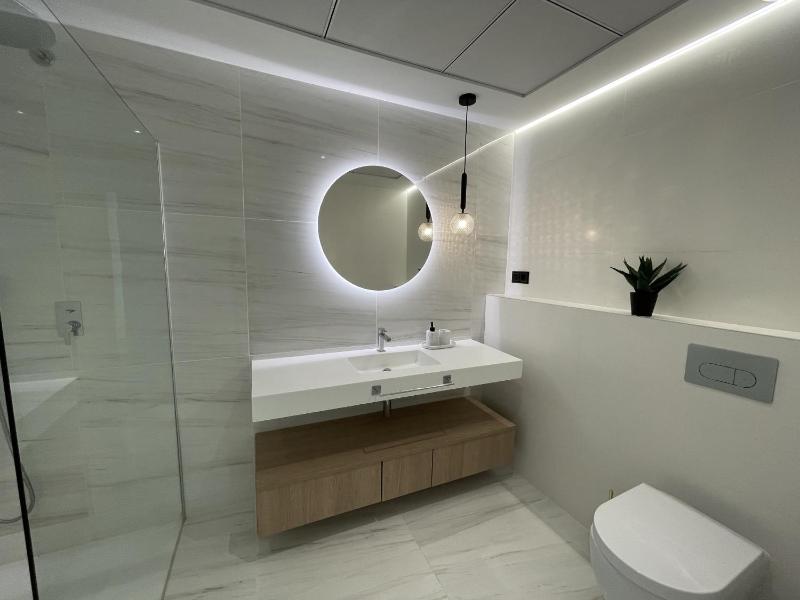 Luxury Sea View Apartment by United Renters - image 14