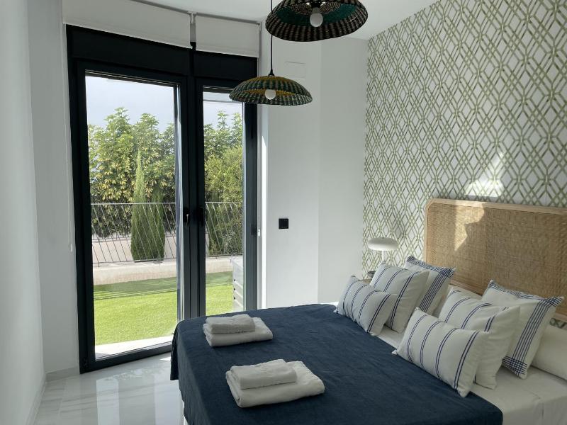 Luxury Sea View Apartment by United Renters - image 30