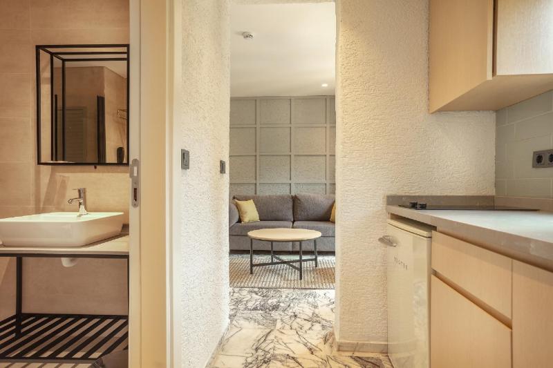 Superior Apartment image 2