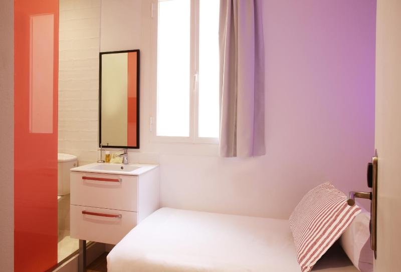 Single Room image 4