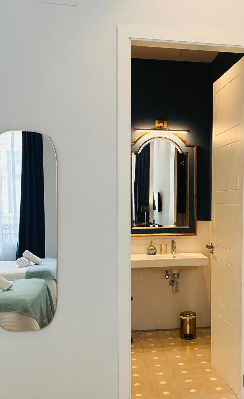 Twin Room image 2