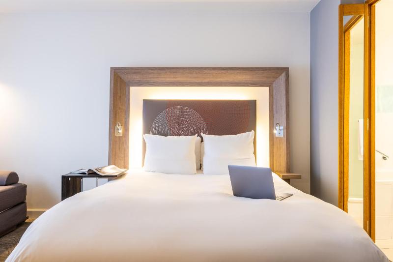 Superior Room with One Double Bed + 1 Sofa Bed image 3