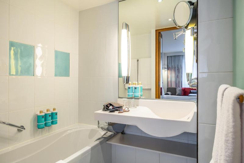 Executive Room with One Double Bed image 2