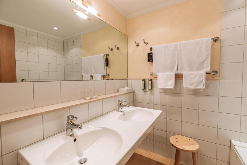 Double Room image 3