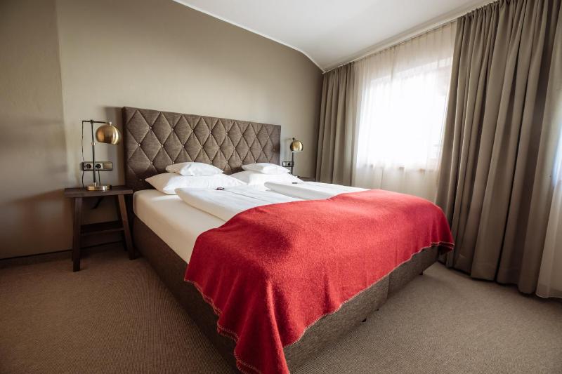 Small Double Room image 3