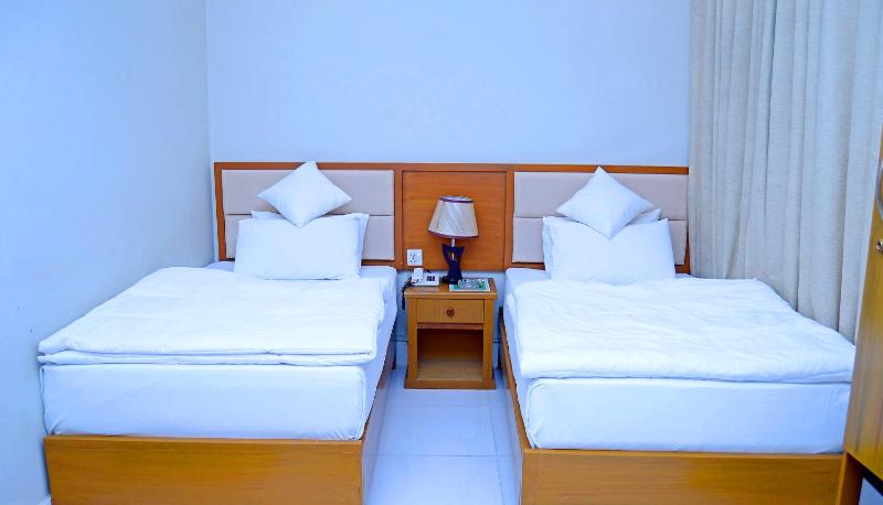 Standard Twin Room with Garden View image 2