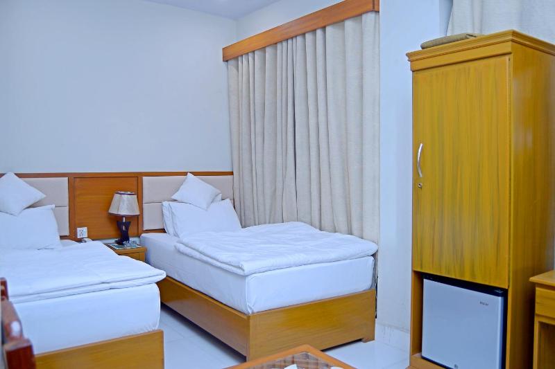 Standard Twin Room with Garden View image 1