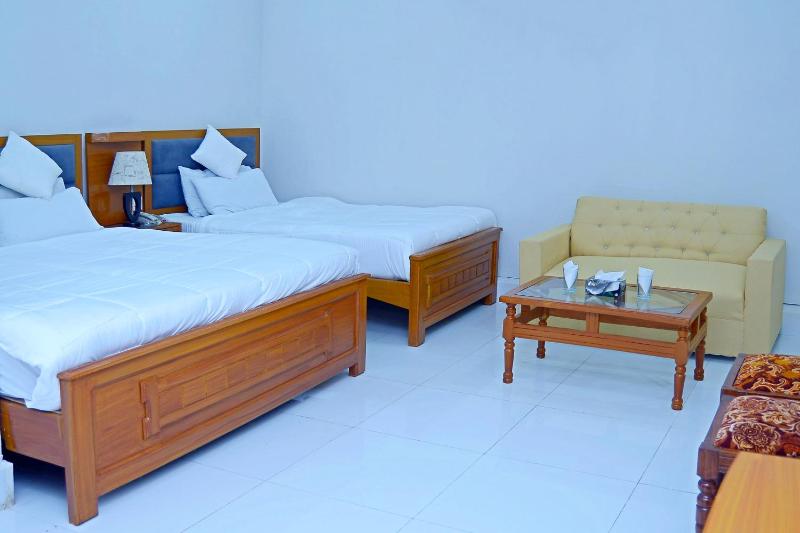 Standard Triple Room image 2