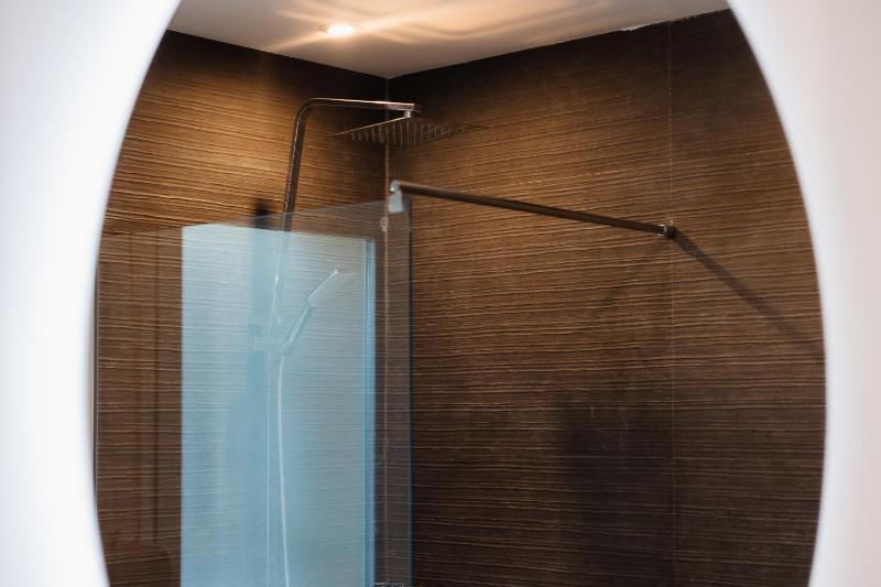 Luxurious frontline golf apartment in Elviria - image 31
