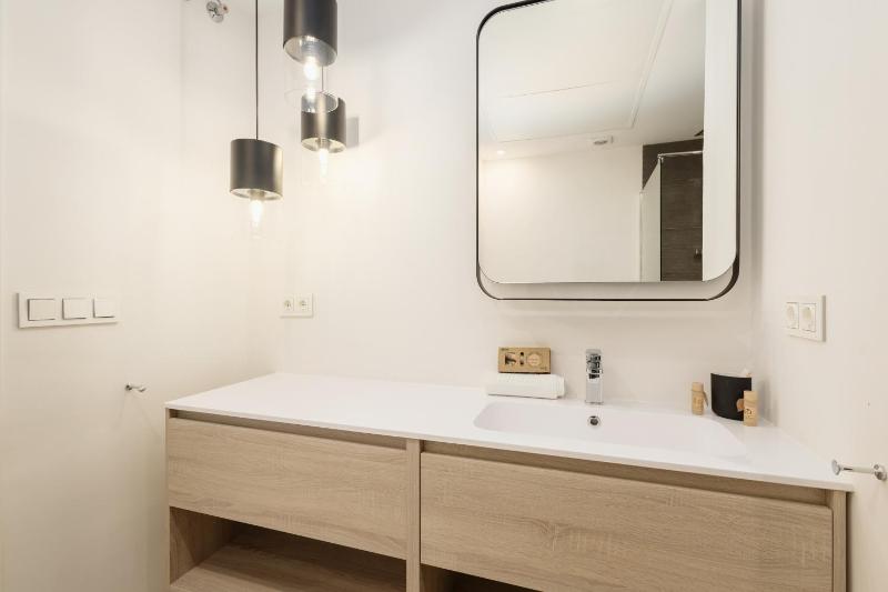 Luxurious frontline golf apartment in Elviria - image 8