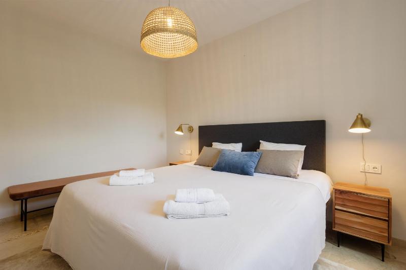 Luxurious frontline golf apartment in Elviria - image 48