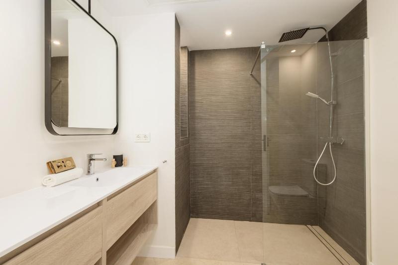 Luxurious frontline golf apartment in Elviria - image 21