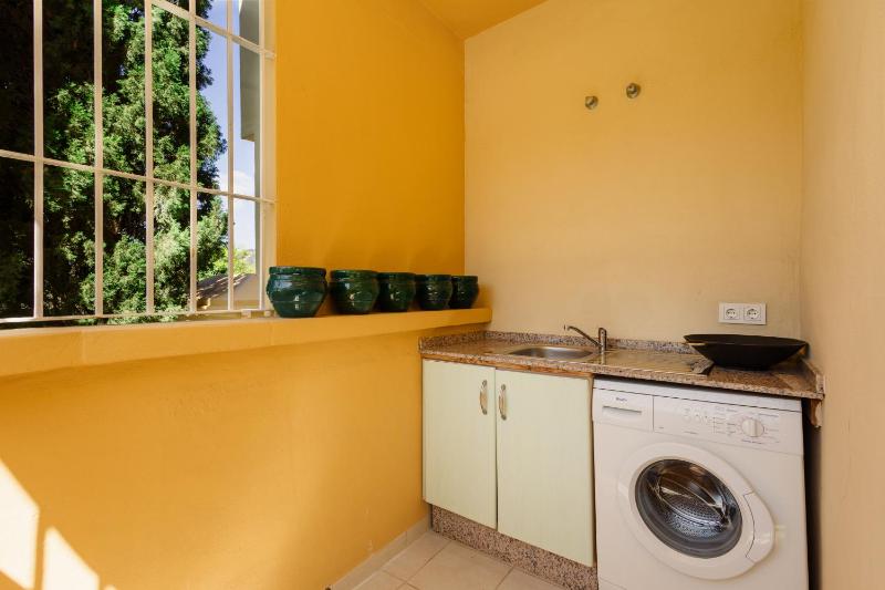 Luxurious frontline golf apartment in Elviria - image 25