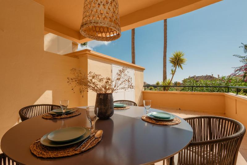 Luxurious frontline golf apartment in Elviria - image 43