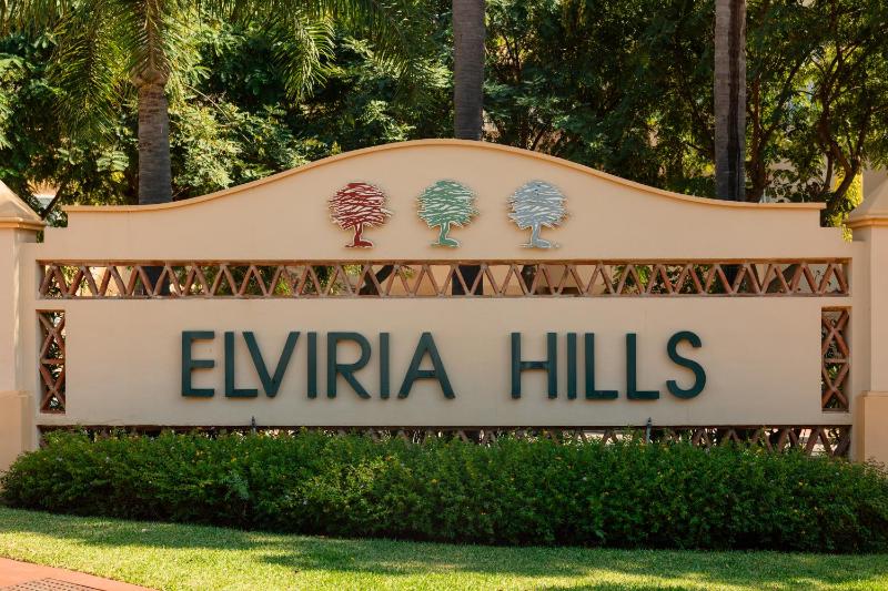Luxurious frontline golf apartment in Elviria - image 40