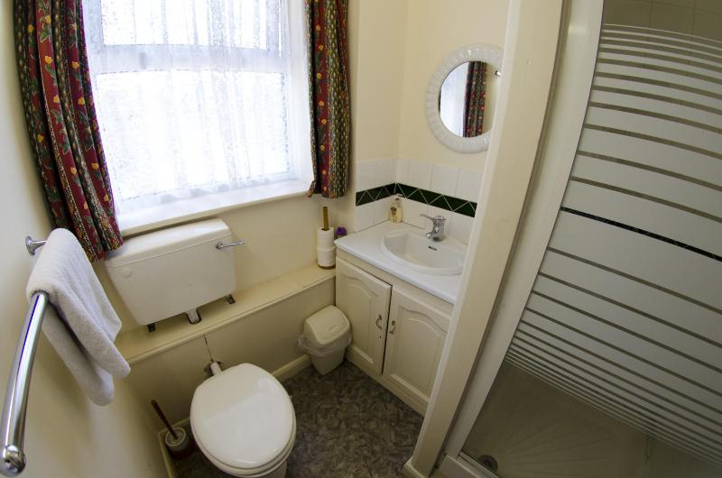 Basic Single Room with Shared Bathroom image 2