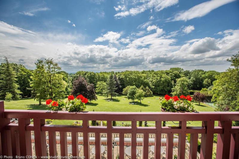 Double Room with Park View image 3