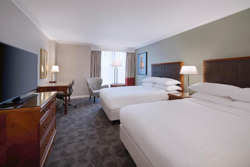 Deluxe Double Room with Two Double Beds image 2