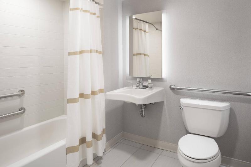King Room image 3