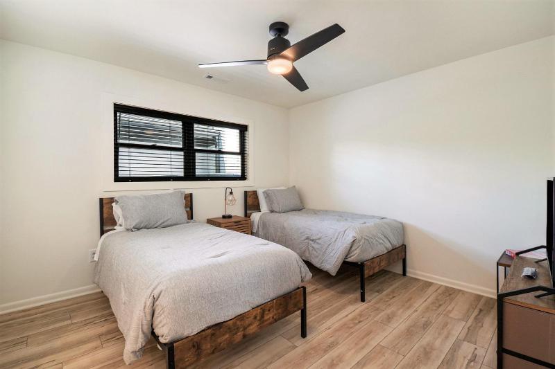 Deluxe Family Room image 2