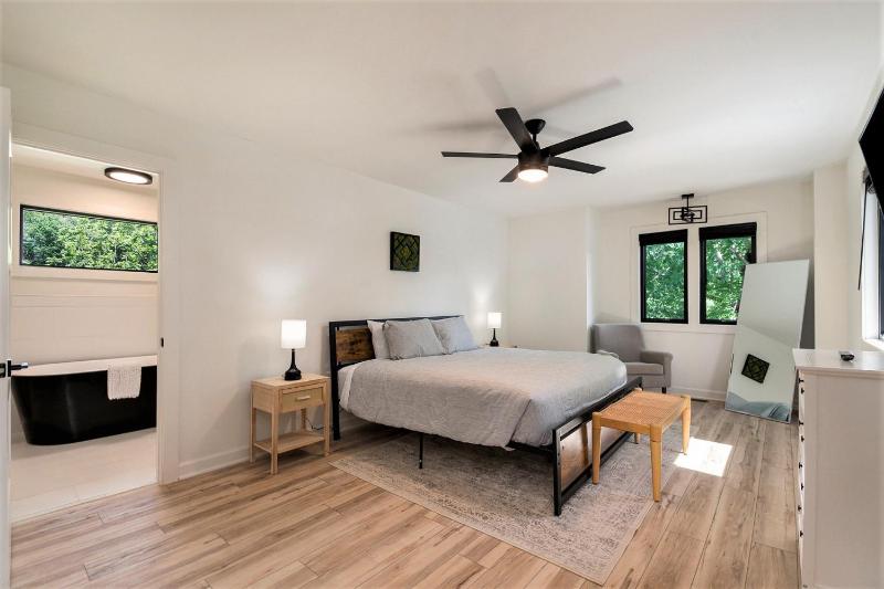 Family Suite with Balcony image 3
