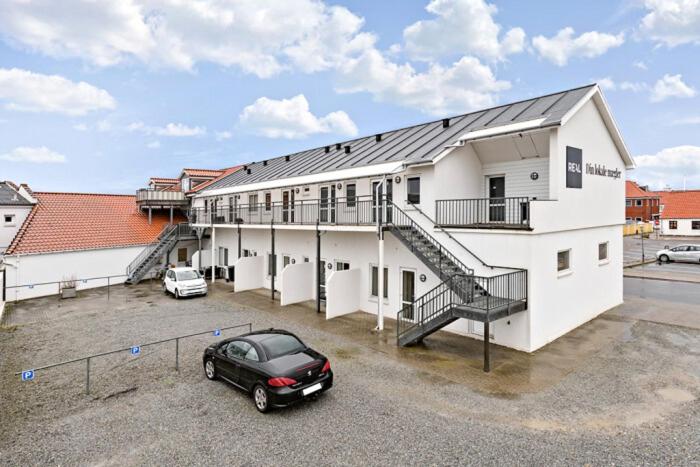 One-Bedroom Apartment image 1