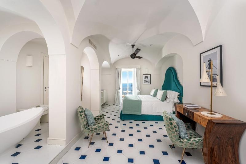 Deluxe Junior Suite image 4