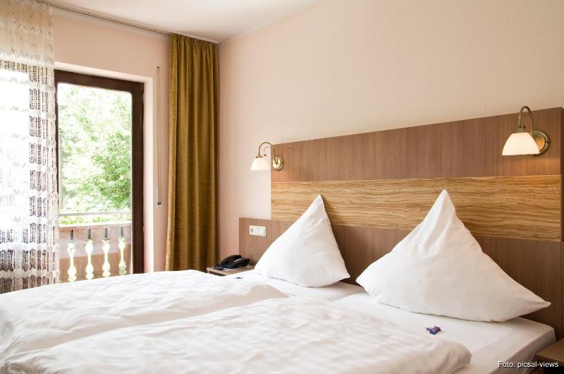 Double Room with Balcony image 3