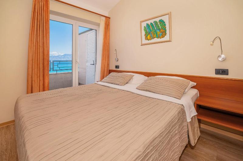 Deluxe Double Room with Balcony and Sea View image 1