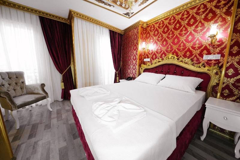 Deluxe Suite image 3