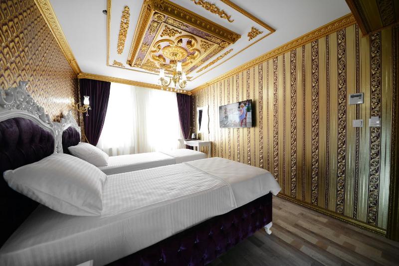 Deluxe Triple Room image 4