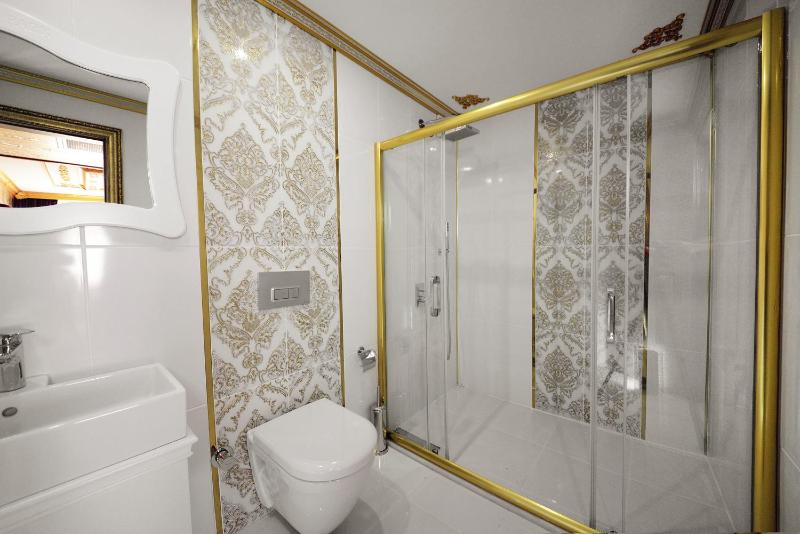 Deluxe Triple Room image 2